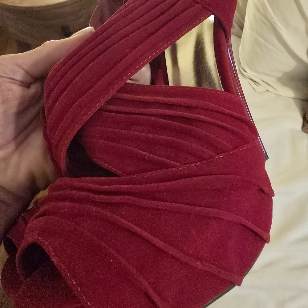 Qupid Red Velvet Platform Heels- Only Worn Fore Photos Inside - Picture 6 of 9